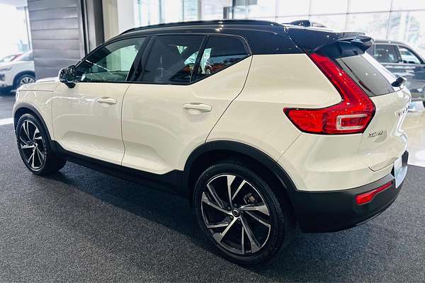 2021 Volvo XC40 T5 R-Design