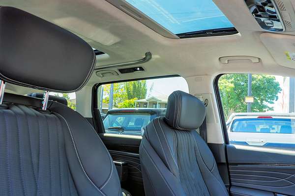 2022 LDV MIFA 9 Luxe