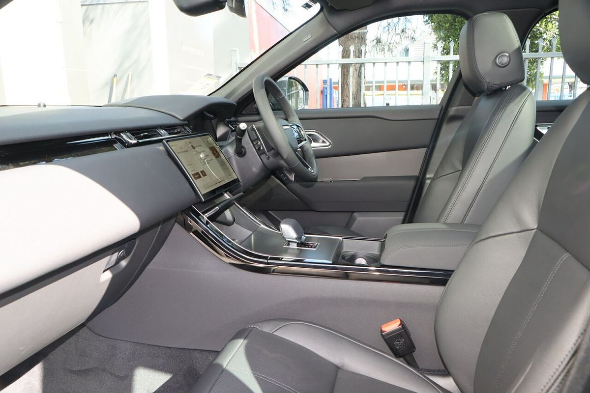 2024 Land Rover Range Rover Velar P250 Dynamic SE L560