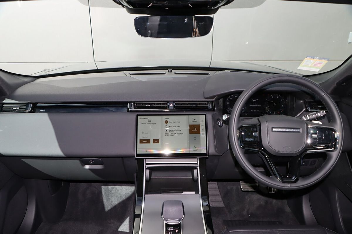 2024 Land Rover Range Rover Velar P250 Dynamic SE L560
