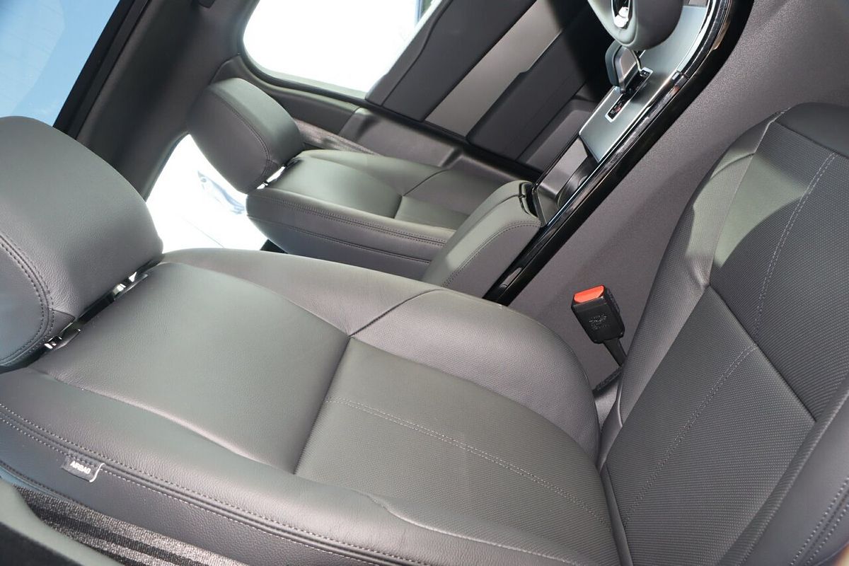 2024 Land Rover Range Rover Velar P250 Dynamic SE L560
