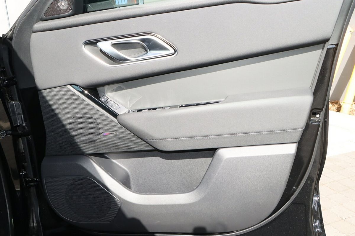 2024 Land Rover Range Rover Velar P250 Dynamic SE L560