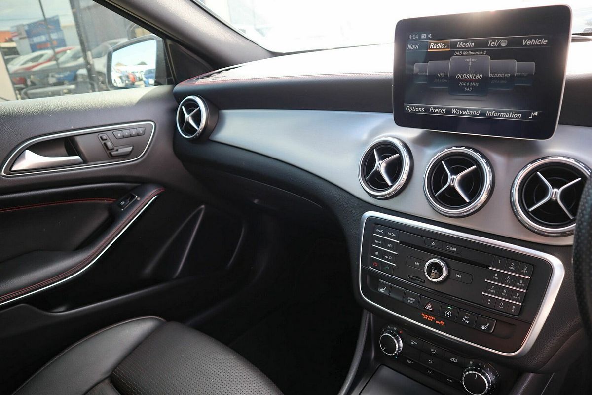 2017 Mercedes-Benz GLA-Class GLA180 X156