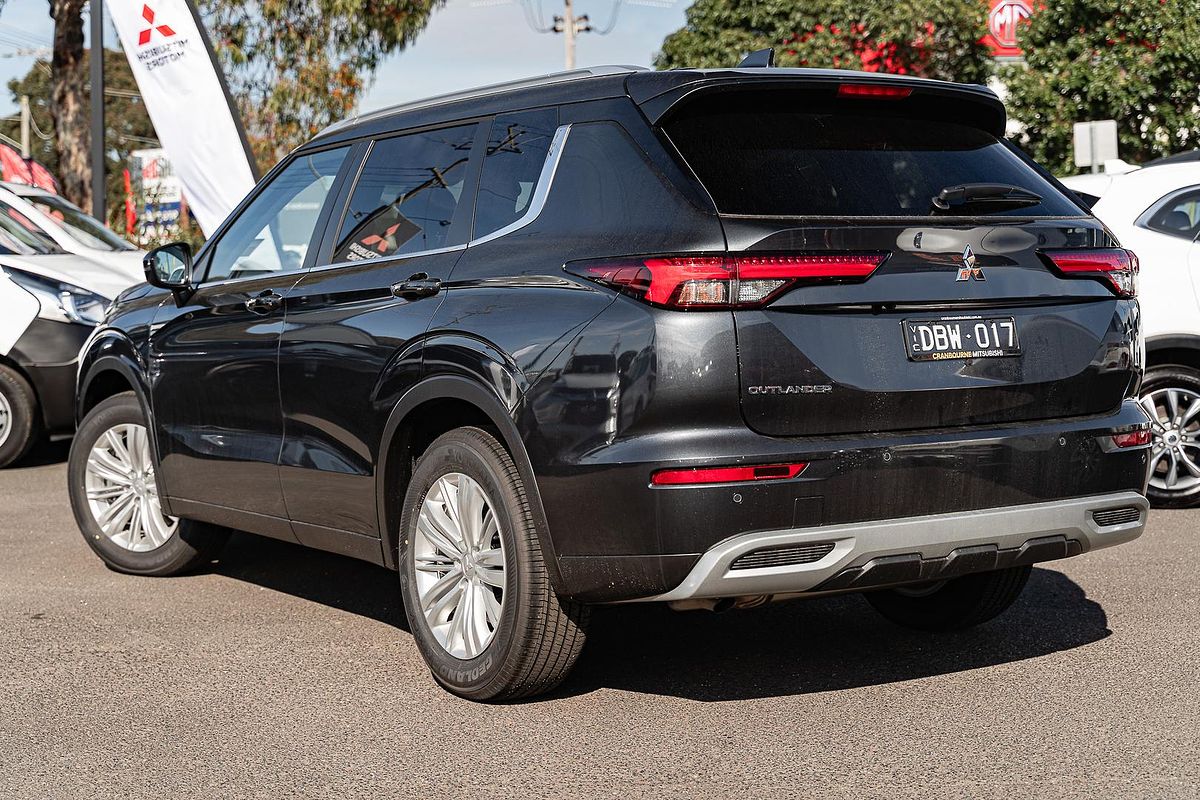 2024 Mitsubishi Outlander LS ZM