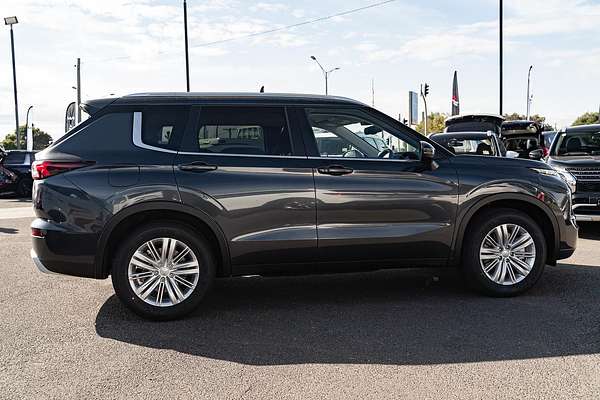 2024 Mitsubishi Outlander LS ZM