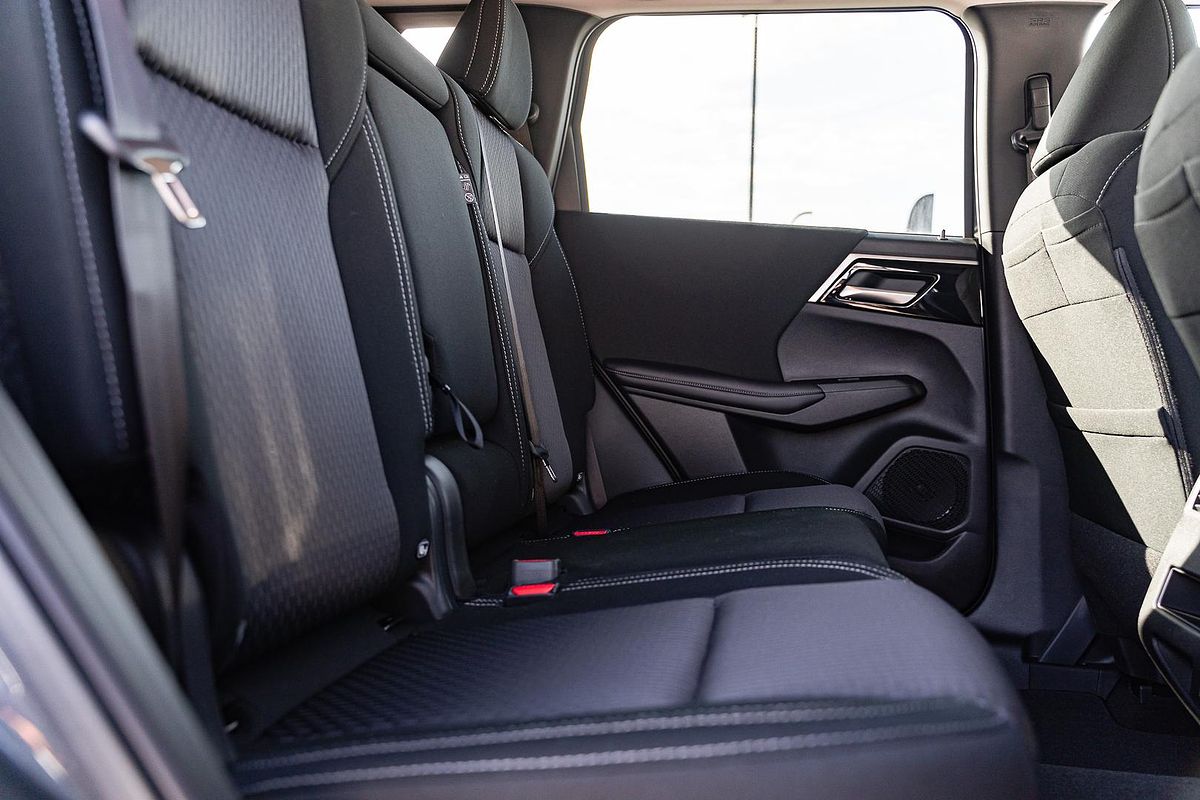 2024 Mitsubishi Outlander LS ZM