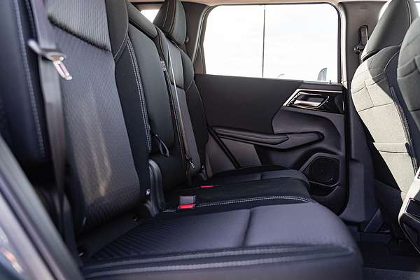 2024 Mitsubishi Outlander LS ZM