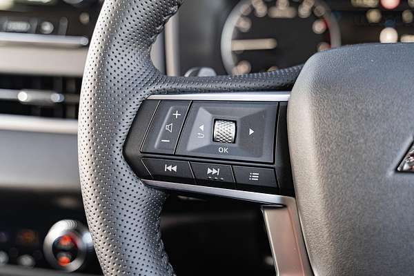 2024 Mitsubishi Outlander LS ZM