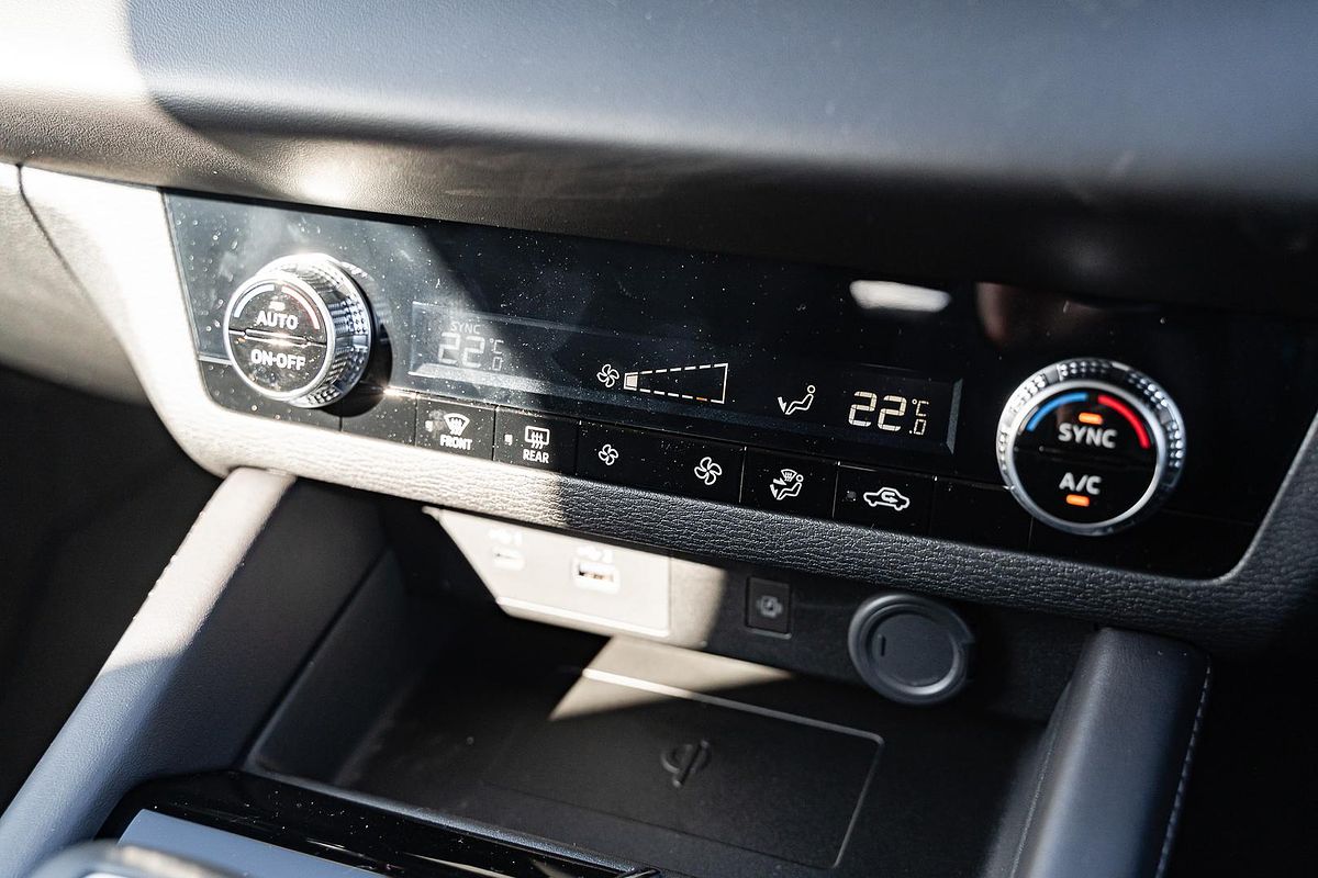 2024 Mitsubishi Outlander LS ZM