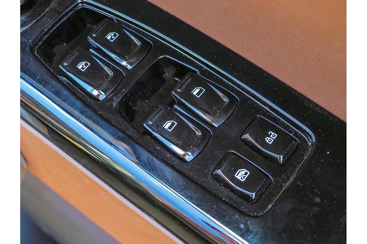 2023 Mahindra Scorpio Z8