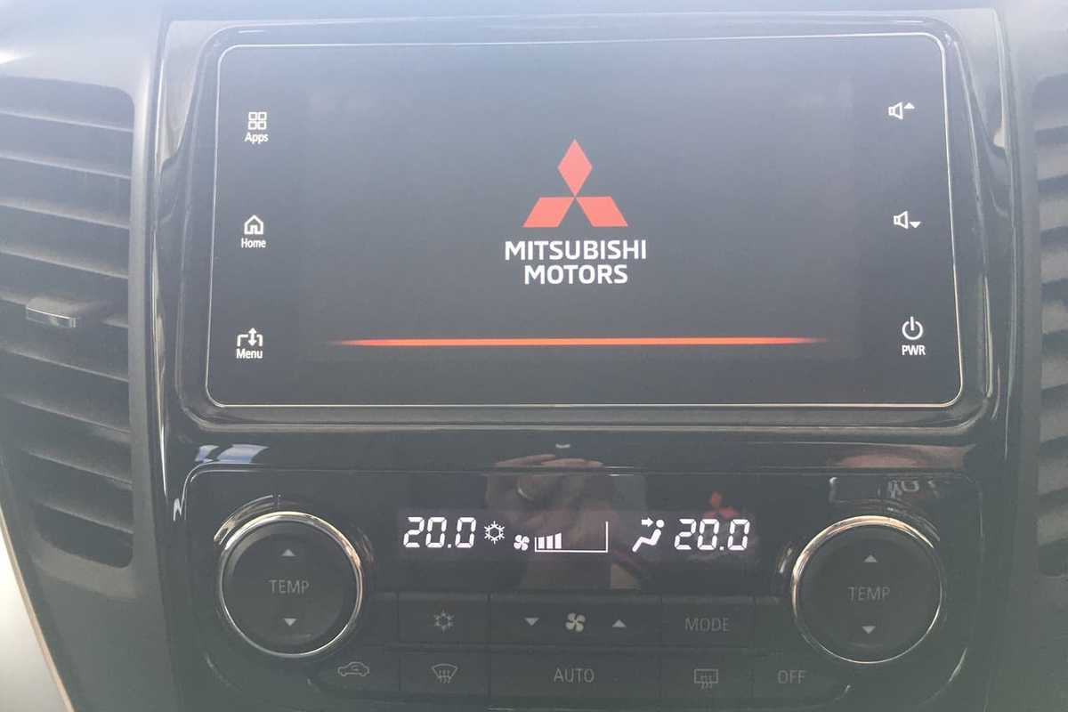 2019 Mitsubishi PAJERO SPORT Black Edition QE