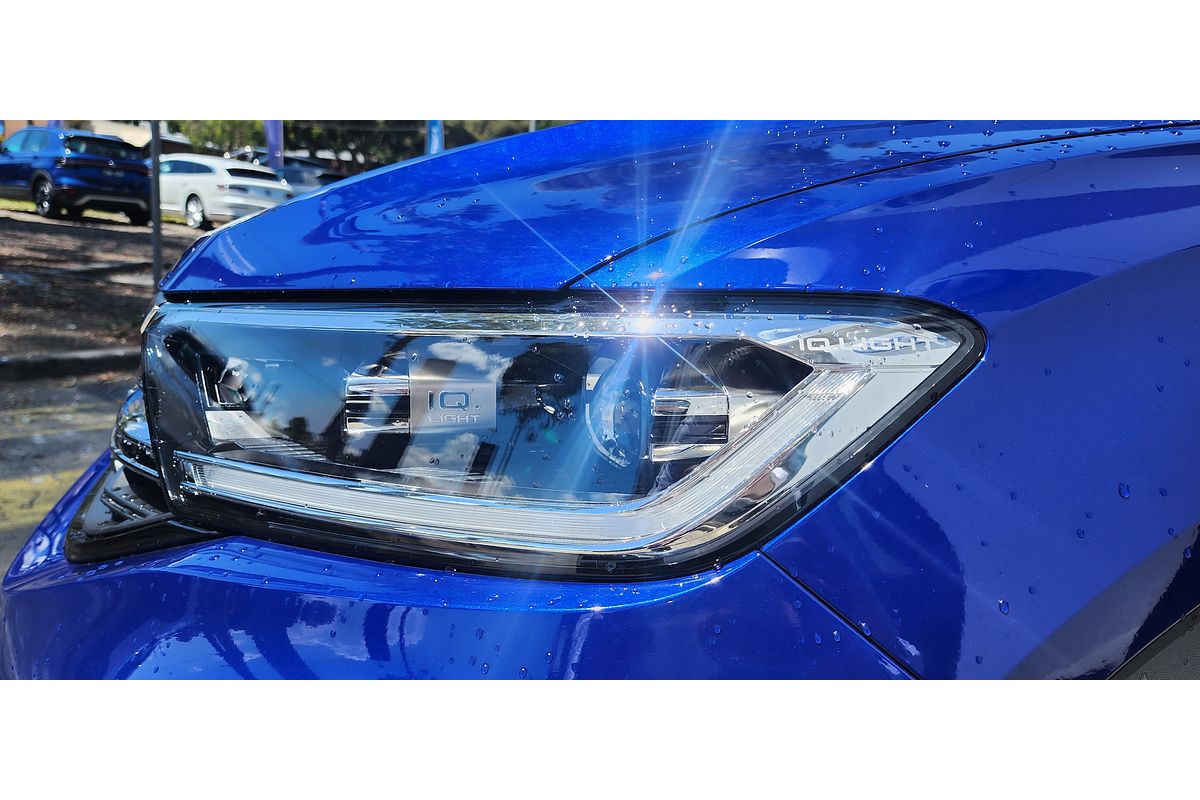 2024 Volkswagen T-Roc 140TSI R-Line D11