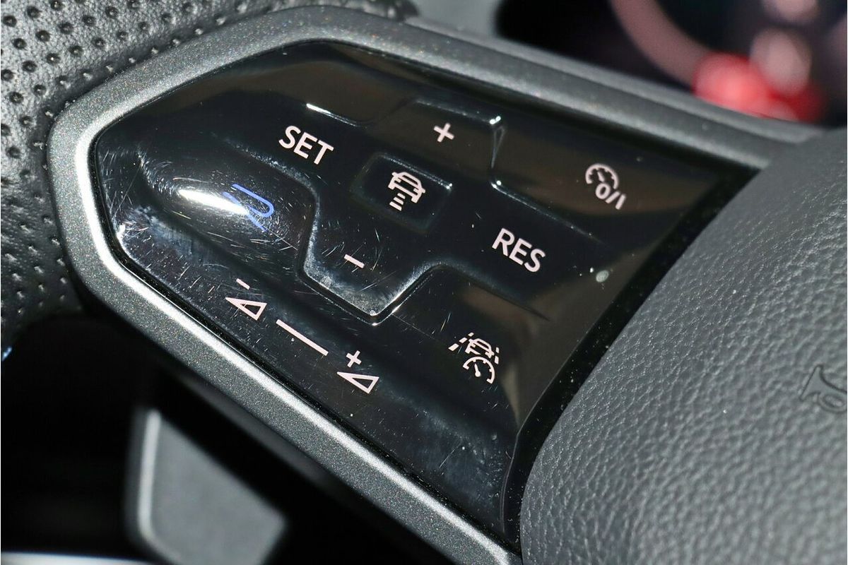 2022 Volkswagen Golf R 8