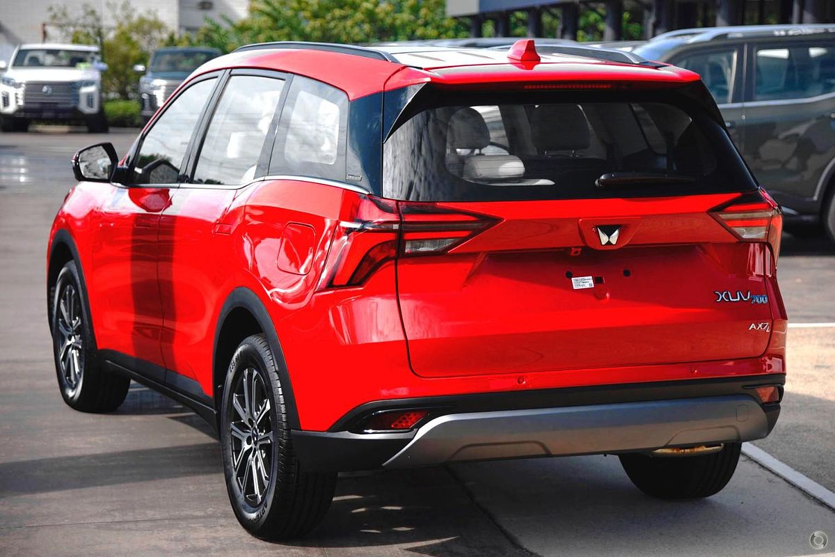 2024 Mahindra XUV700 AX7L