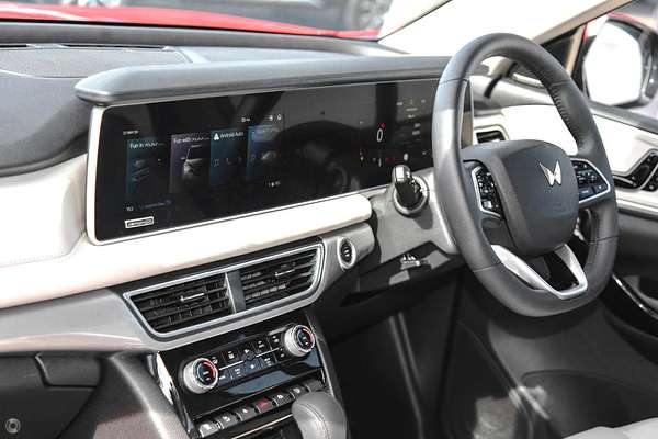 2024 Mahindra XUV700 AX7L