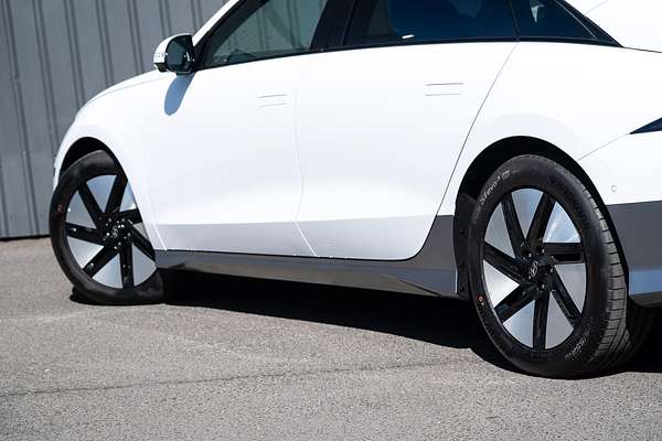 2023 Hyundai IONIQ 6 DYNAMIQ CE.V1