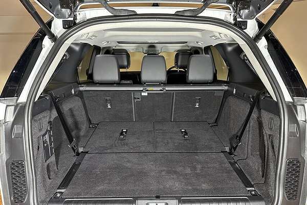 2021 Land Rover Discovery D300 S Series 5
