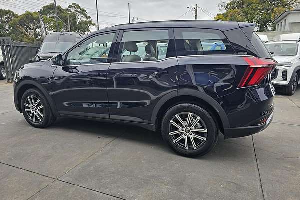 2024 Mahindra XUV700 AX7L