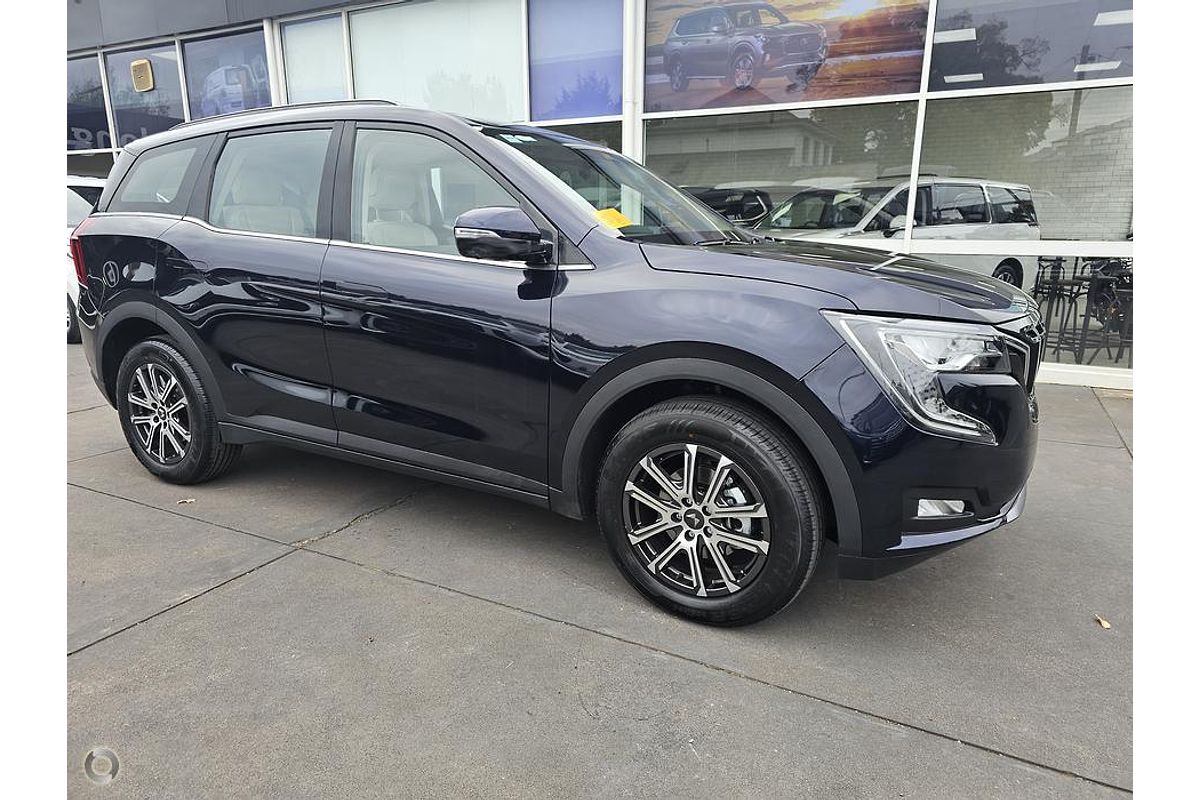 2024 Mahindra XUV700 AX7L