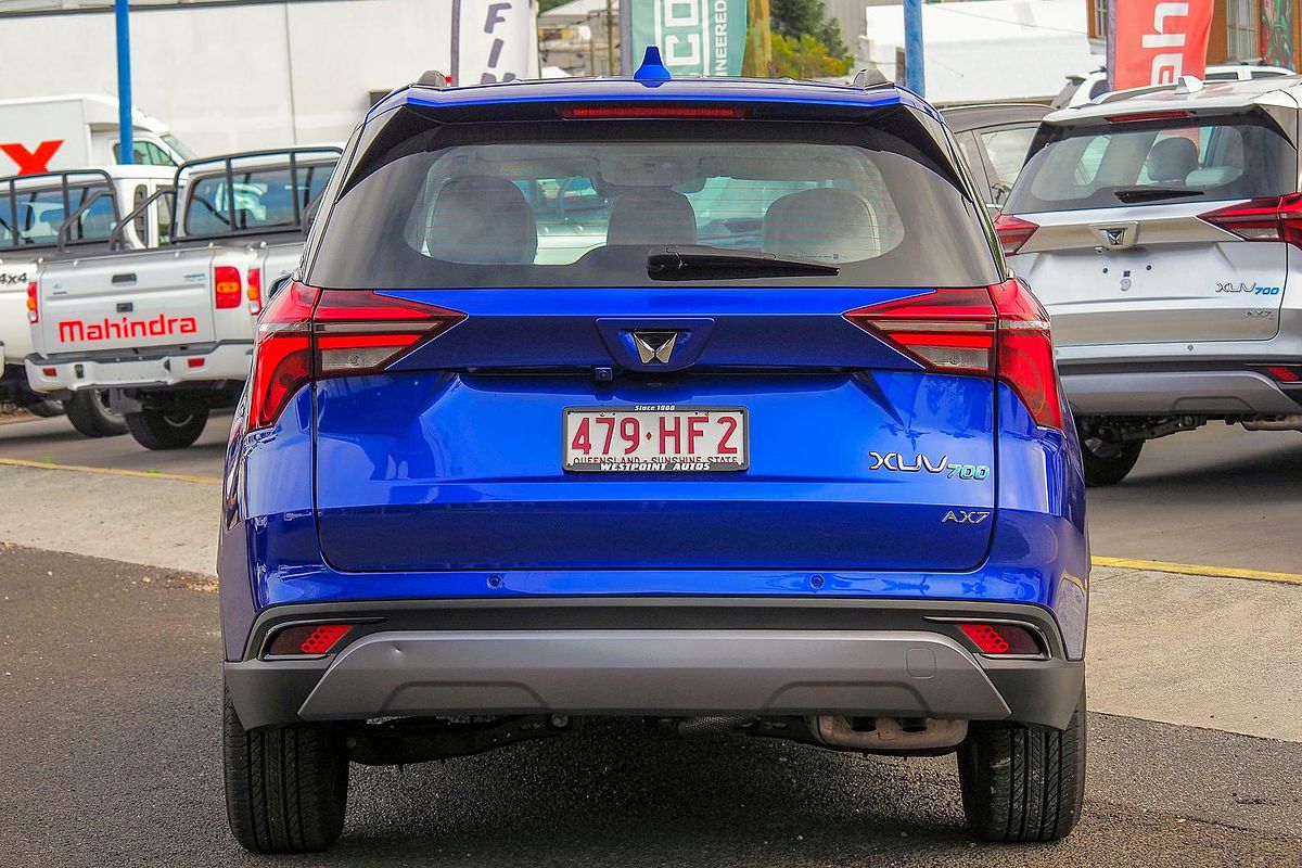 2023 Mahindra XUV700 AX7