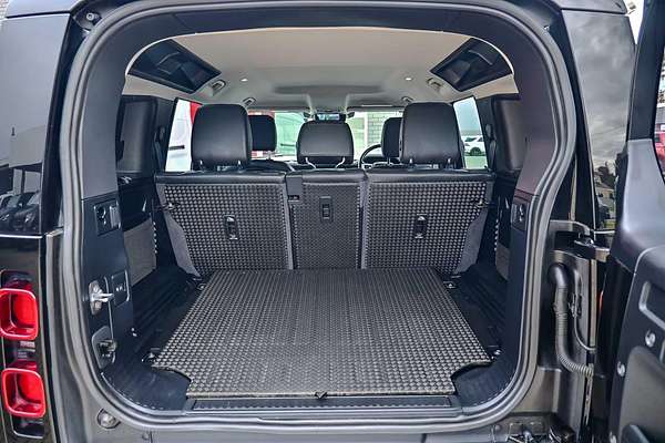 2021 Land Rover Defender 110 D300 SE L663