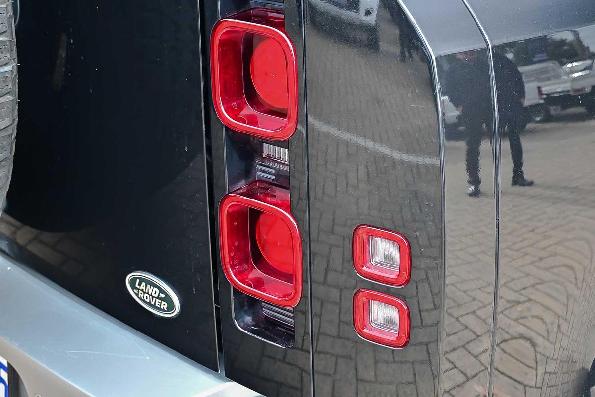 2021 Land Rover Defender 110 D300 SE L663