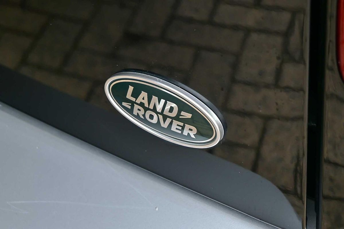 2021 Land Rover Defender 110 D300 SE L663
