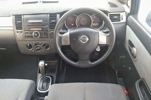 2006 Nissan Tiida ST C11