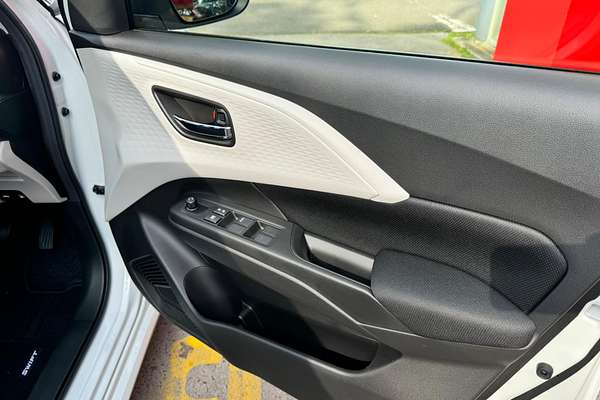 2024 Suzuki Swift Hybrid UZ