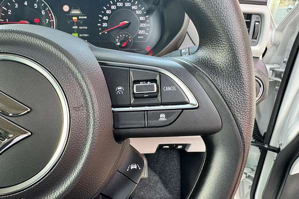 2024 Suzuki Swift Hybrid UZ
