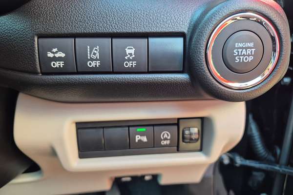 2024 Suzuki Swift Hybrid UZ