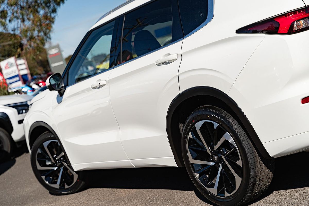 2024 Mitsubishi Outlander Exceed ZM