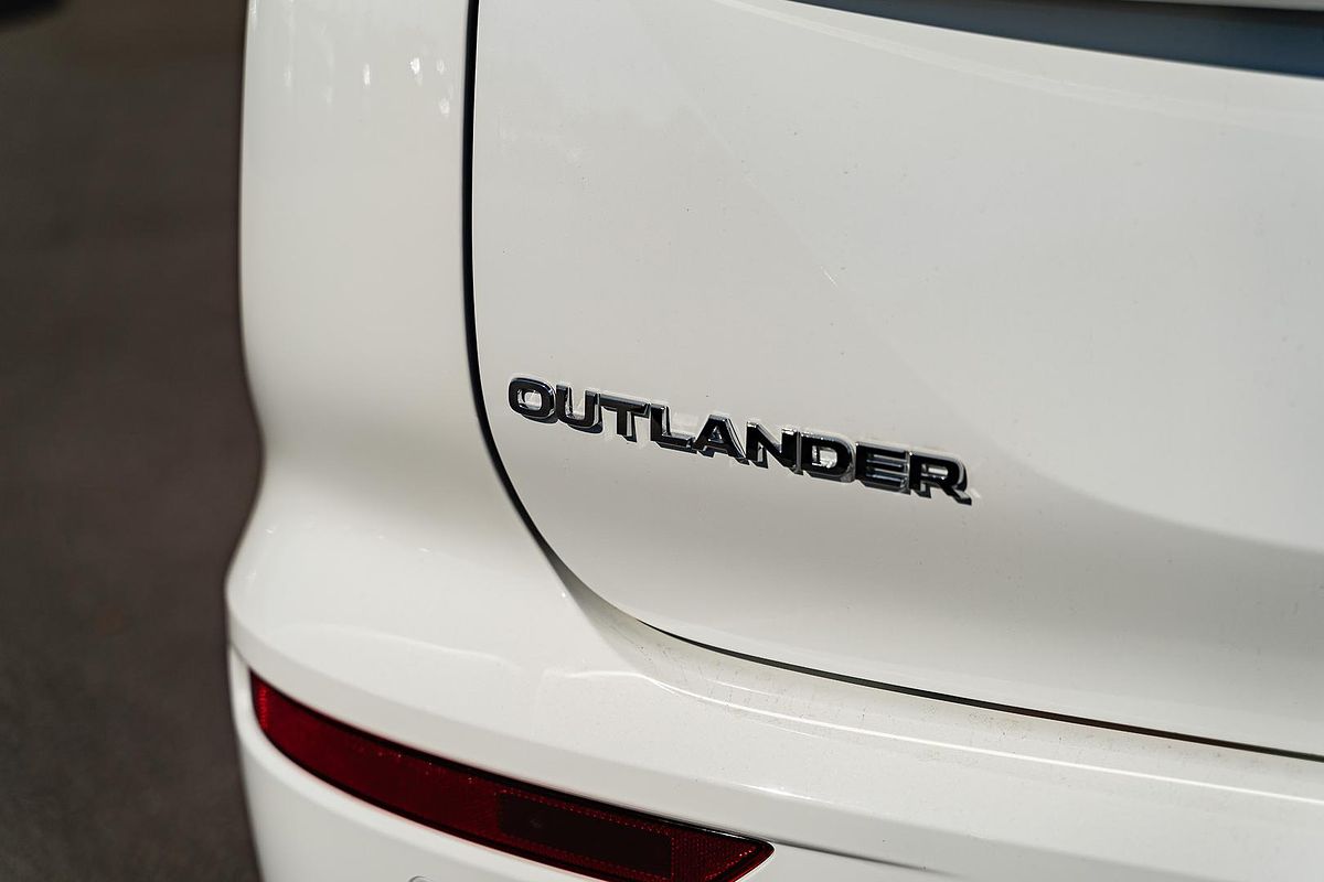 2024 Mitsubishi Outlander Exceed ZM