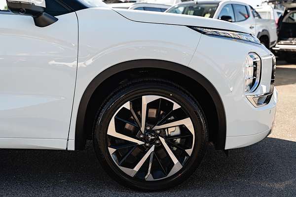 2024 Mitsubishi Outlander Exceed ZM