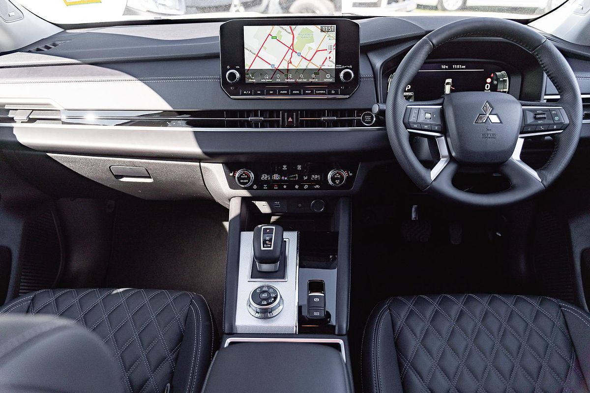2024 Mitsubishi Outlander Exceed ZM