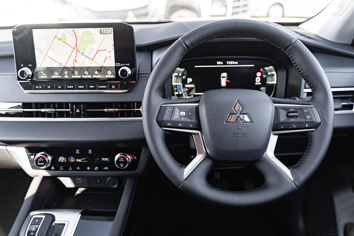 2024 Mitsubishi Outlander Exceed ZM