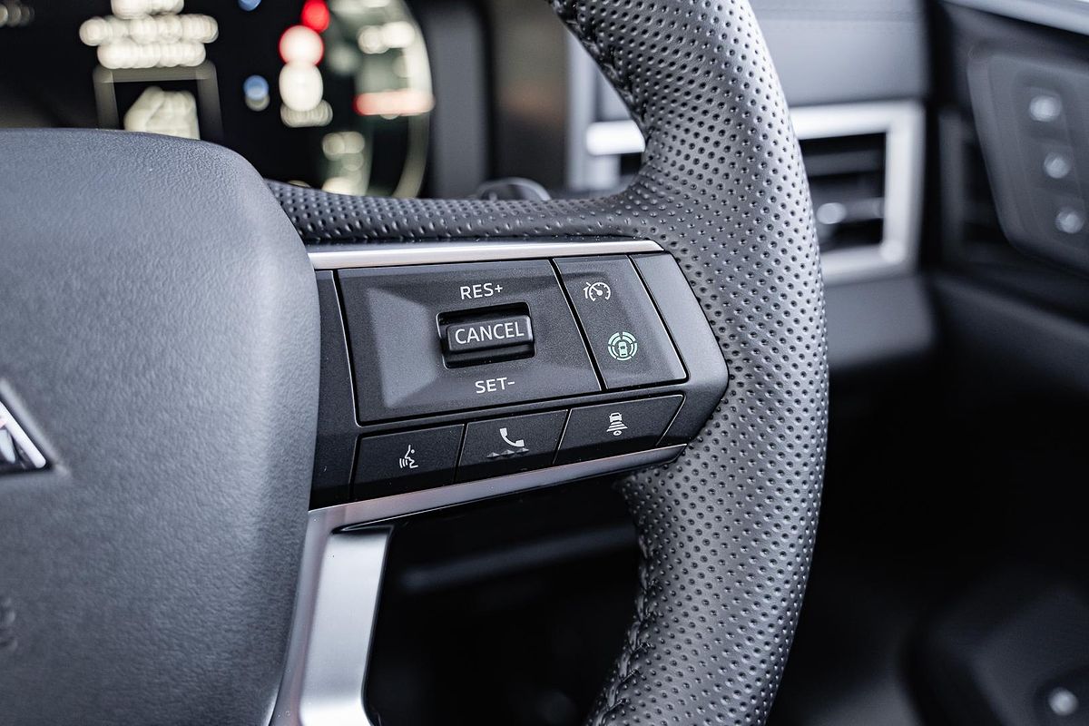 2024 Mitsubishi Outlander Exceed ZM