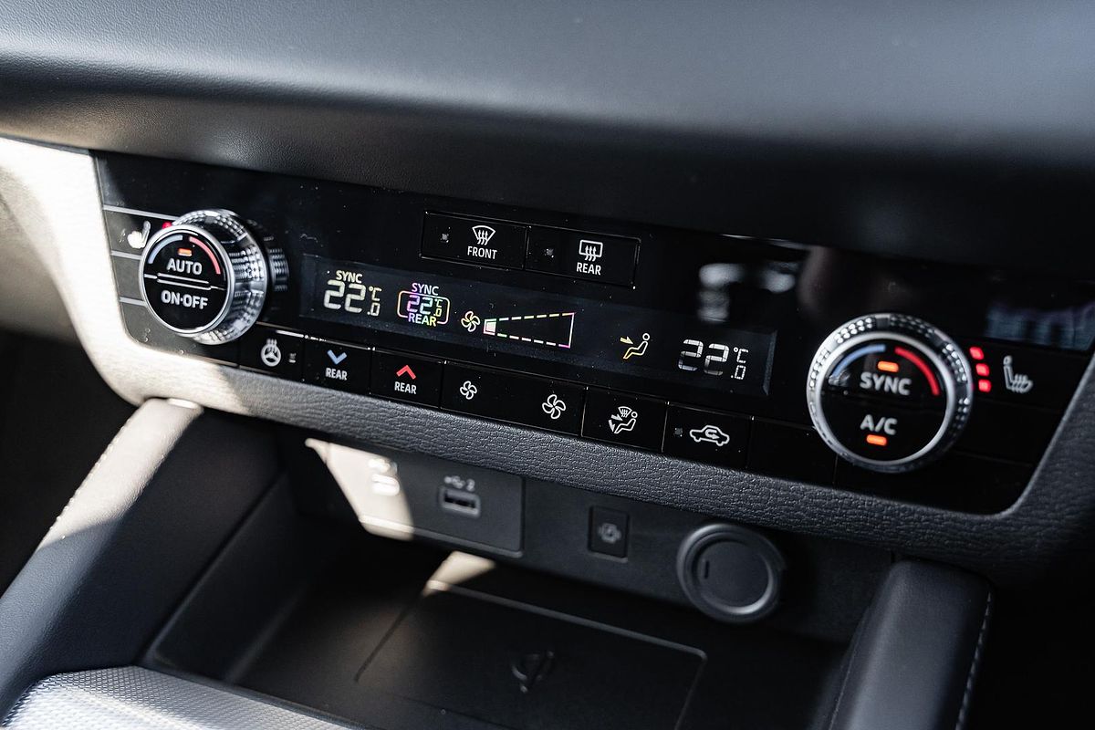 2024 Mitsubishi Outlander Exceed ZM
