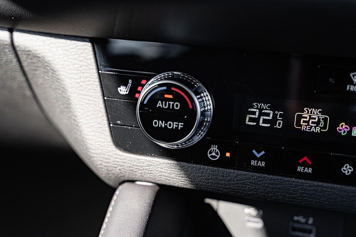 2024 Mitsubishi Outlander Exceed ZM