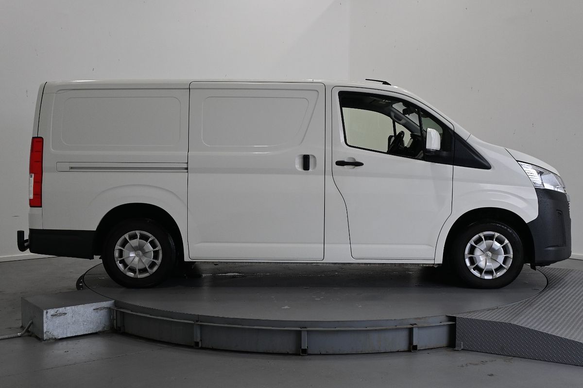 2020 Toyota Hiace Van LWB 2.8L T002 9617530A1