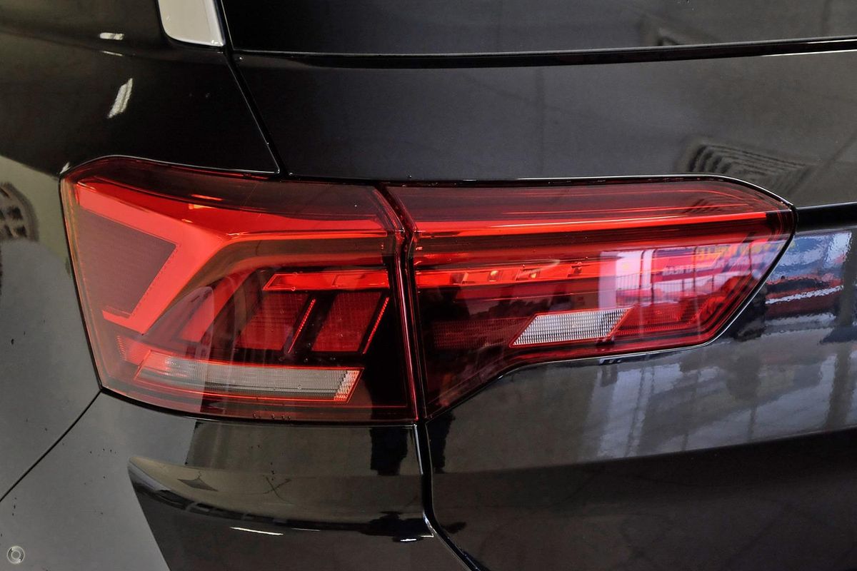 2024 Volkswagen T-Roc 140TSI R-Line D11