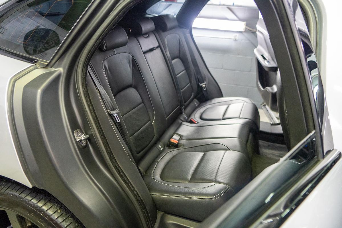2016 Jaguar F-PACE 30d R-Sport X761