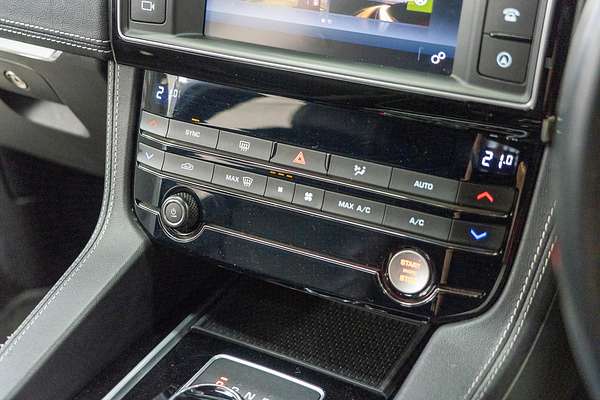 2016 Jaguar F-PACE 30d R-Sport X761