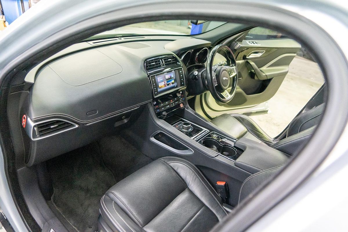 2016 Jaguar F-PACE 30d R-Sport X761