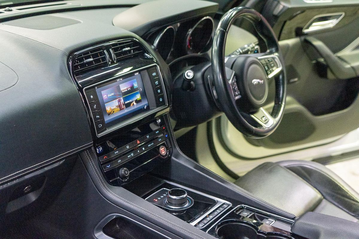 2016 Jaguar F-PACE 30d R-Sport X761