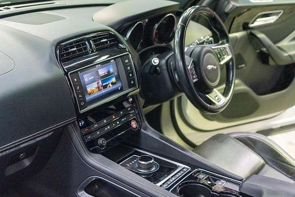 2016 Jaguar F-PACE 30d R-Sport X761