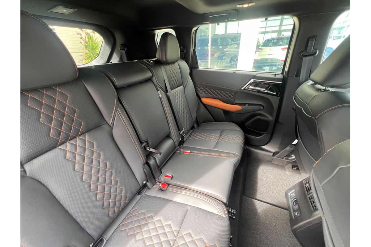 2023 Mitsubishi Outlander Exceed Tourer ZM