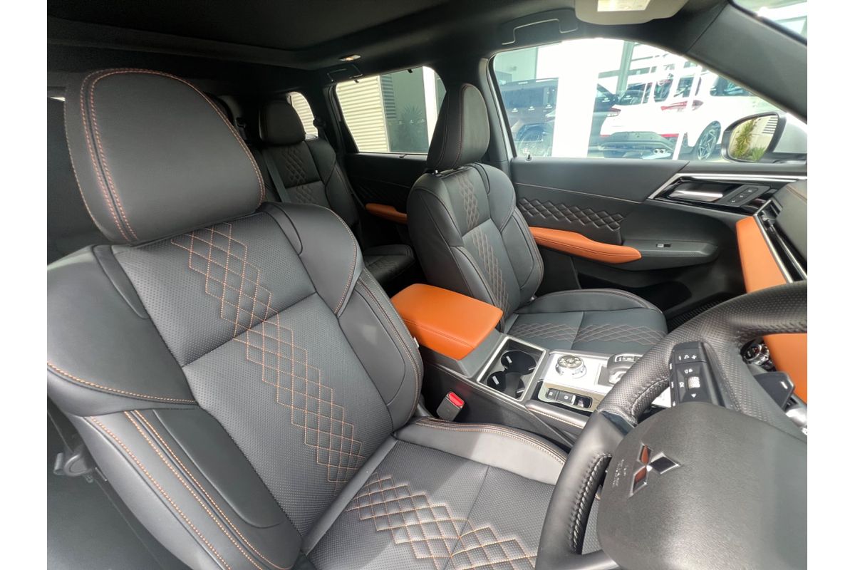 2023 Mitsubishi Outlander Exceed Tourer ZM