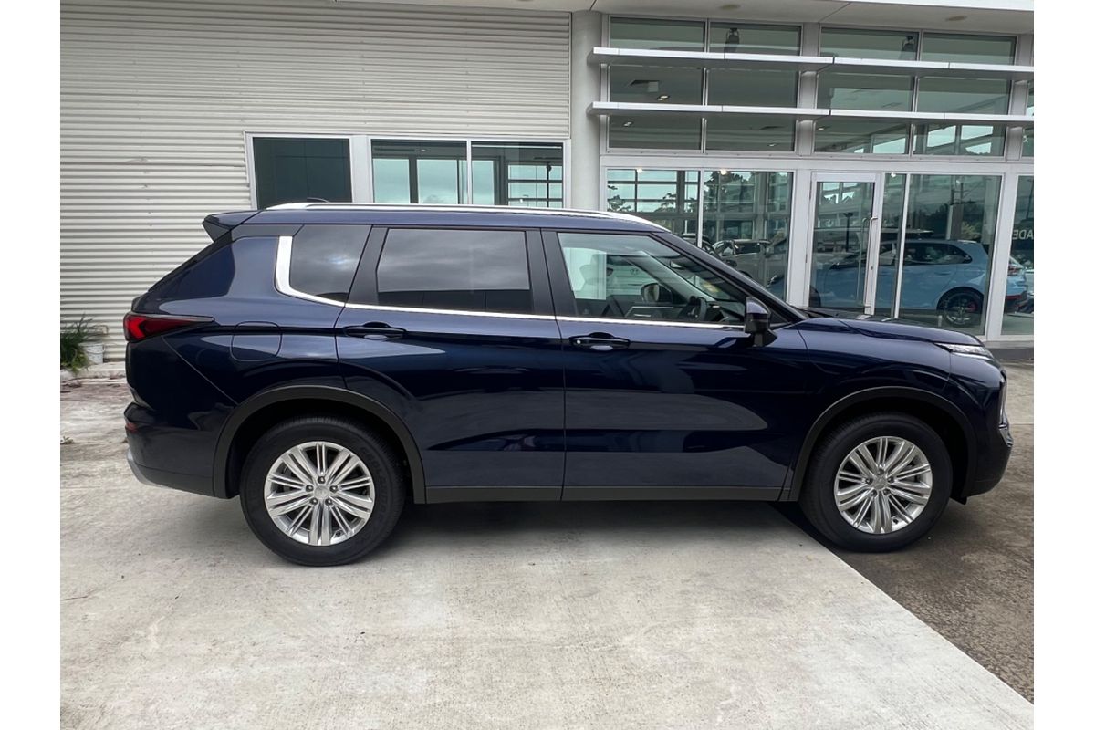 2024 Mitsubishi Outlander LS ZM