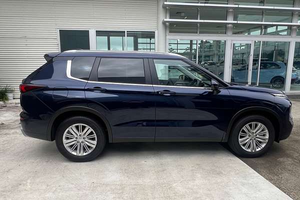 2024 Mitsubishi Outlander LS ZM